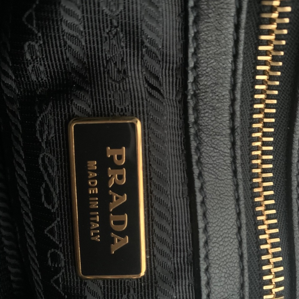 Prada bag - Picture 6 of 12